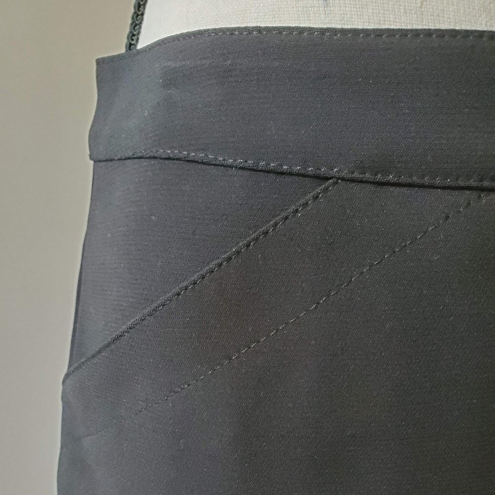 BCBG Maxazria black mini skirt triangular hem with pockets size S - Picture 5 of 6